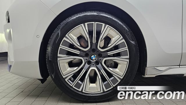 BMW 7 Series (G70) 740i sDrive Design Pure Excellence 2023 — фото 5