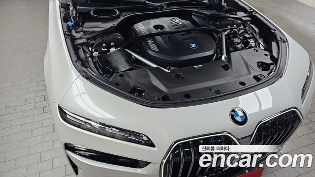 BMW 7 Series (G70) 740i sDrive Design Pure Excellence 2023 — фото 6