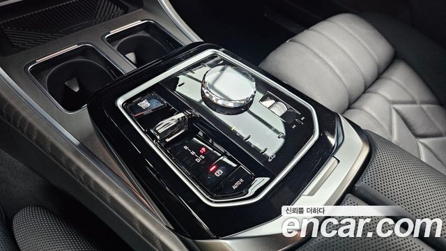BMW 7 Series (G70) 740i sDrive Design Pure Excellence 2023 — фото 9