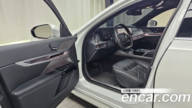 BMW 7 Series (G70) 740i sDrive Design Pure Excellence 2023 — фото 10