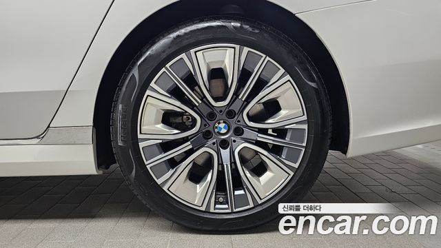 BMW 7 Series (G70) 740i sDrive Design Pure Excellence 2023 — фото 27