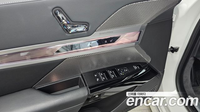 BMW 7 Series (G70) 740i sDrive Design Pure Excellence 2023 — фото 33