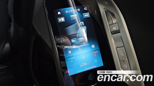 BMW 7 Series (G70) 740i sDrive Design Pure Excellence 2023 — фото 38