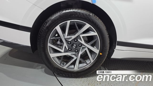 Hyundai Grandeur (GN7) 2,5 Gasoline 2WD Premium 2023 — фото 5