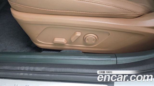 Hyundai Grandeur (GN7) 2,5 Gasoline 2WD Premium 2023 — фото 13
