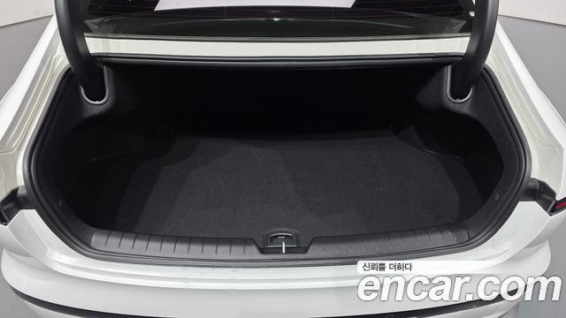 Hyundai Grandeur (GN7) 2,5 Gasoline 2WD Premium 2023 — фото 18
