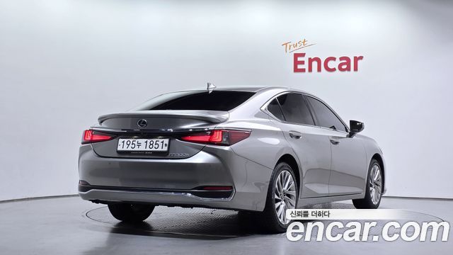 Lexus ES300h (VII) Luxury Plus 2023 — фото 2