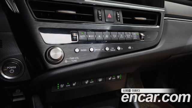 Lexus ES300h (VII) Luxury Plus 2023 — фото 17