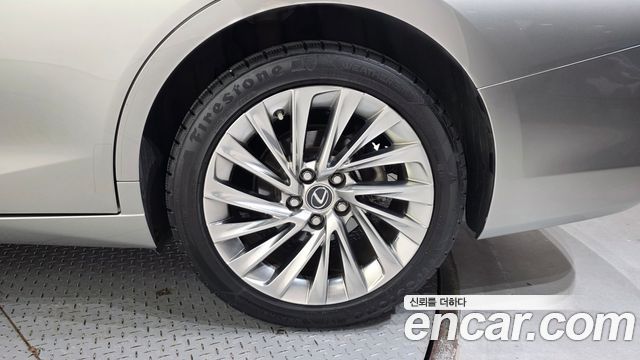 Lexus ES300h (VII) Luxury Plus 2023 — фото 21