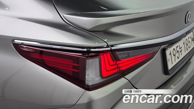 Lexus ES300h (VII) Luxury Plus 2023 — фото 23