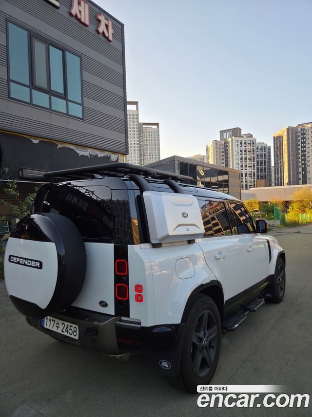 Land Rover Defender (L663) 110 P300 X-Dynamic SE 2023 — фото 3