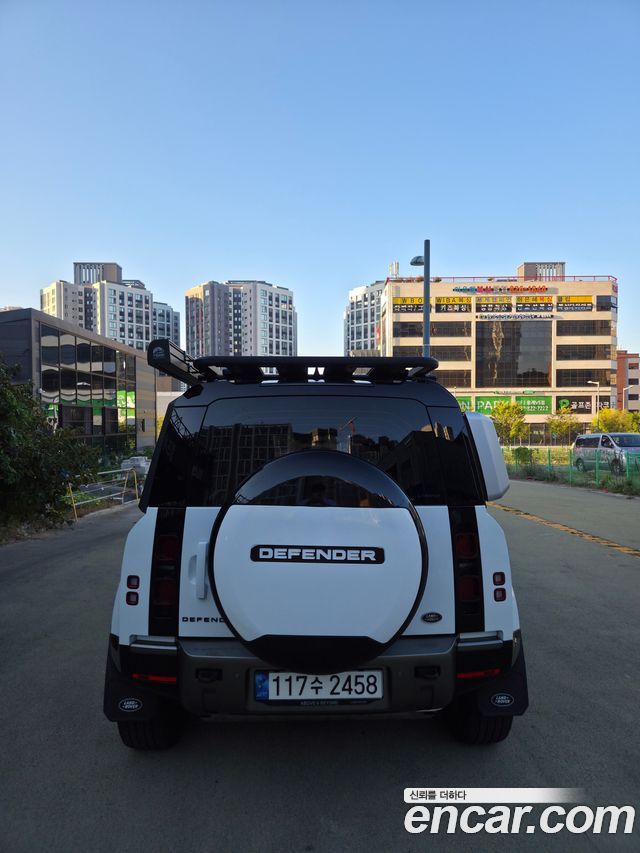 Land Rover Defender (L663) 110 P300 X-Dynamic SE 2023 — фото 4