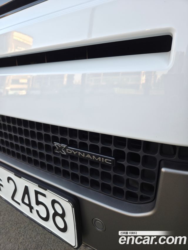Land Rover Defender (L663) 110 P300 X-Dynamic SE 2023 — фото 6