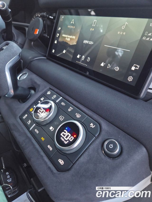 Land Rover Defender (L663) 110 P300 X-Dynamic SE 2023 — фото 9