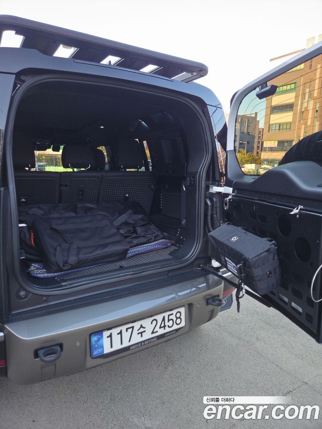 Land Rover Defender (L663) 110 P300 X-Dynamic SE 2023 — фото 10