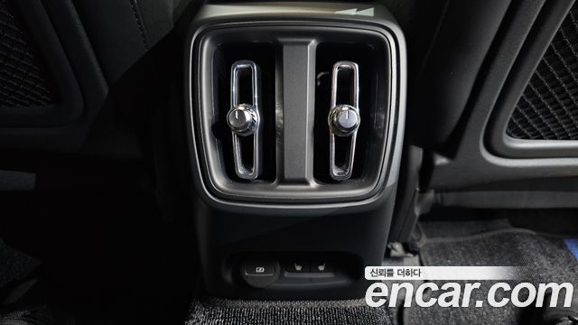 Volvo C40 Recharge Twin Ultimate 2023 — фото 18