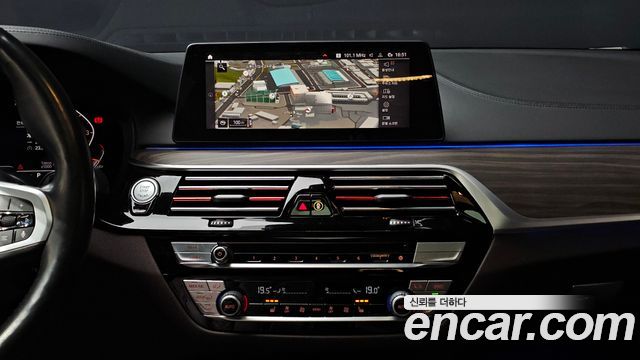 BMW 5 Series (G30) 520i M Sport 2020 — фото 13