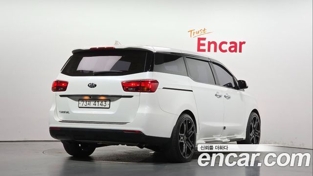 Kia Carnival 11-Seater Deluxe 2019 — фото 2