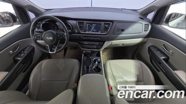 Kia Carnival 11-Seater Deluxe 2019 — фото 7