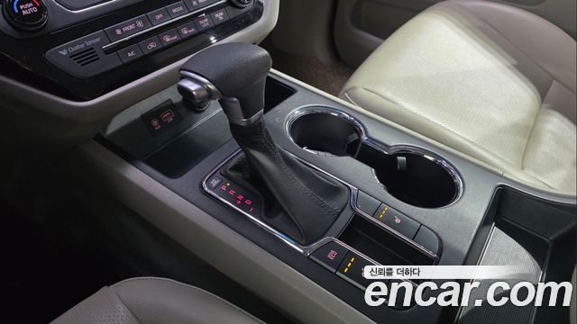 Kia Carnival 11-Seater Deluxe 2019 — фото 9