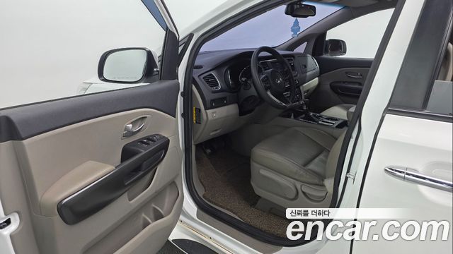 Kia Carnival 11-Seater Deluxe 2019 — фото 10