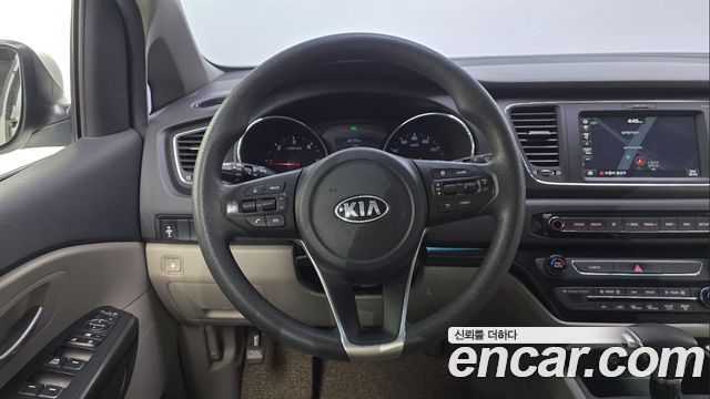 Kia Carnival 11-Seater Deluxe 2019 — фото 14