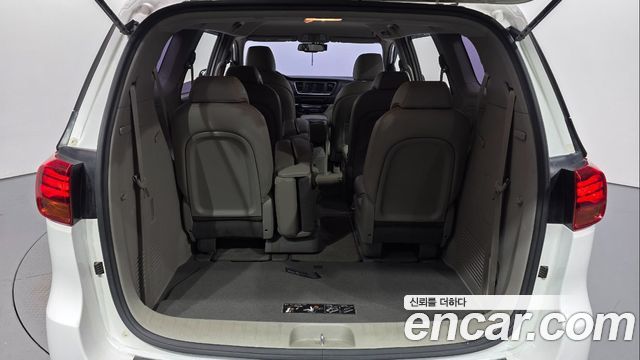 Kia Carnival 11-Seater Deluxe 2019 — фото 16