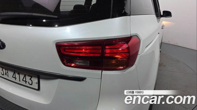 Kia Carnival 11-Seater Deluxe 2019 — фото 23
