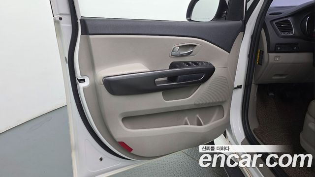 Kia Carnival 11-Seater Deluxe 2019 — фото 24