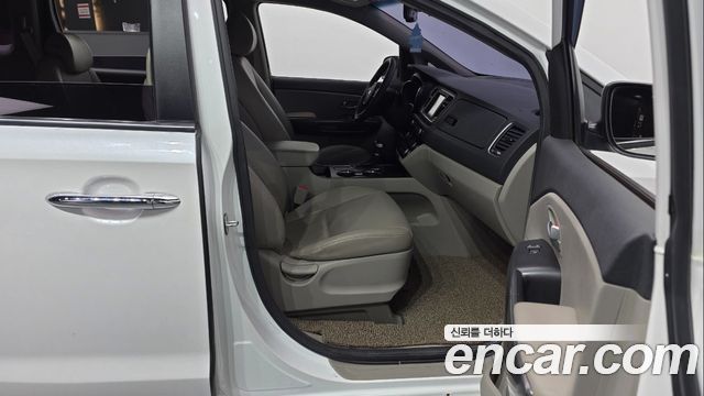 Kia Carnival 11-Seater Deluxe 2019 — фото 26