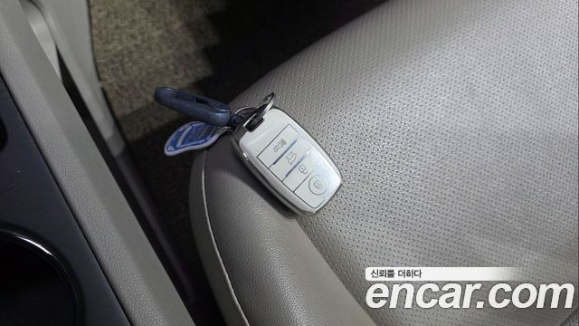 Kia Carnival 11-Seater Deluxe 2019 — фото 28