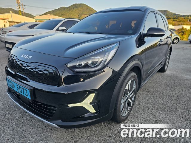 Kia Niro Plus Air 2024 — фото 1