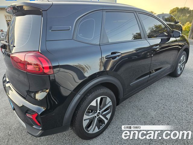 Kia Niro Plus Air 2024 — фото 2