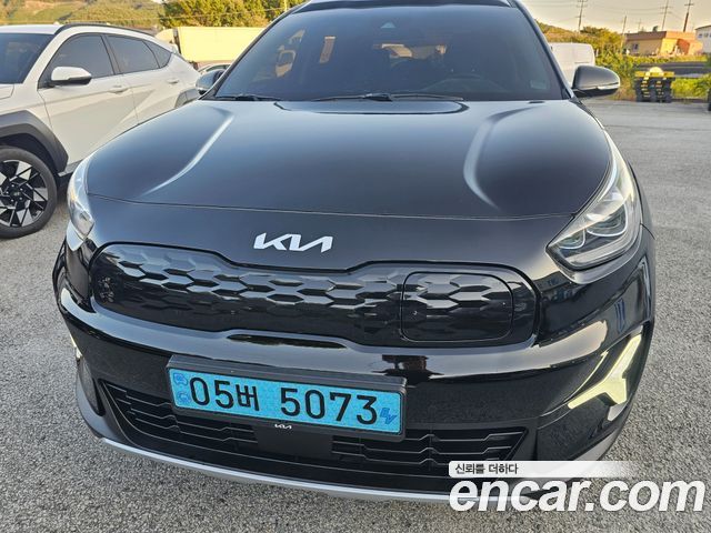 Kia Niro Plus Air 2024 — фото 3