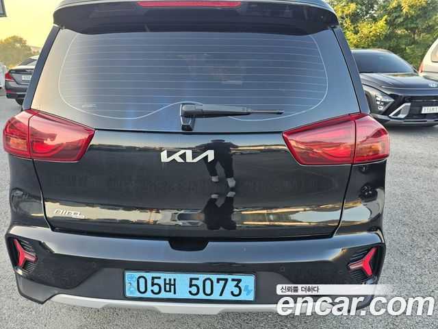Kia Niro Plus Air 2024 — фото 4