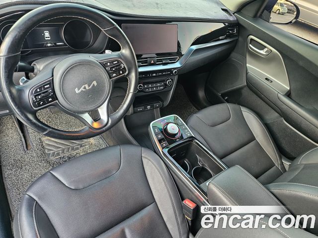 Kia Niro Plus Air 2024 — фото 6