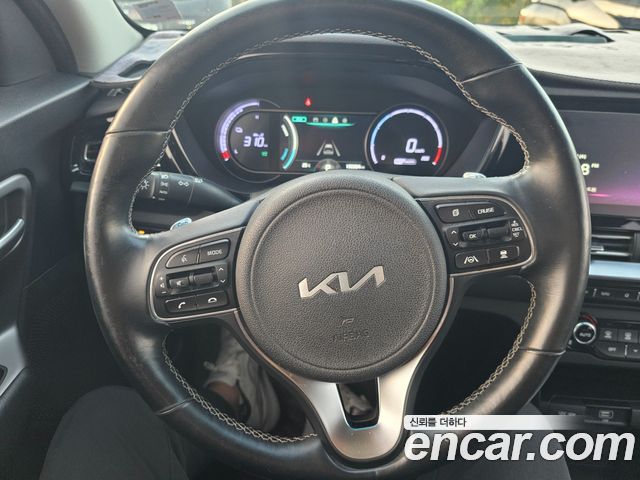 Kia Niro Plus Air 2024 — фото 7