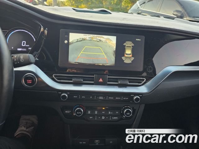 Kia Niro Plus Air 2024 — фото 15