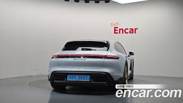 Porsche Taycan Turbo Cross Turismo 2023 — фото 4