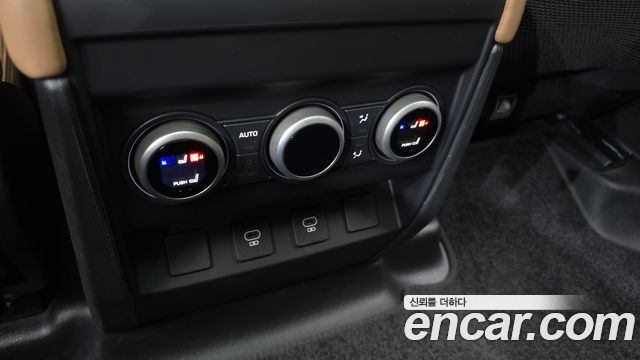 Land Rover Defender (L663) 110 D300 X-Dynamic HSE 2025 — фото 17