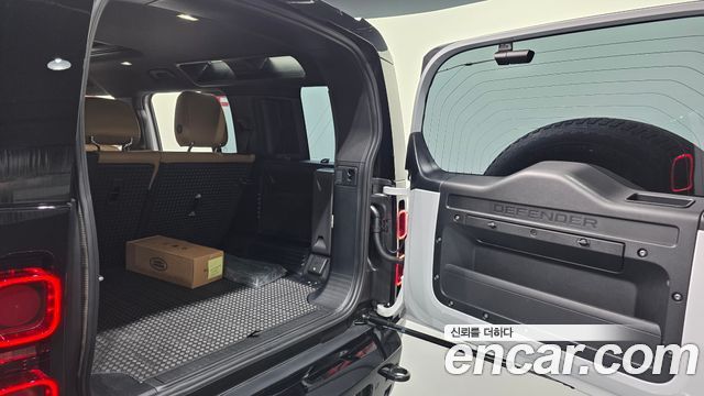 Land Rover Defender (L663) 110 D300 X-Dynamic HSE 2025 — фото 20
