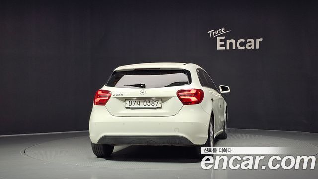 Mercedes-Benz A-Class (W176) A200 2017 — фото 4
