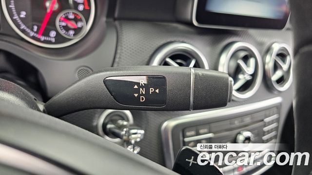 Mercedes-Benz A-Class (W176) A200 2017 — фото 9