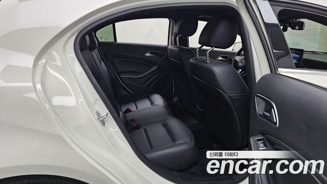 Mercedes-Benz A-Class (W176) A200 2017 — фото 12