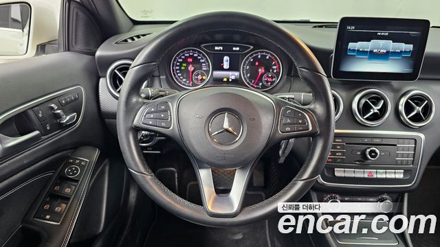Mercedes-Benz A-Class (W176) A200 2017 — фото 13