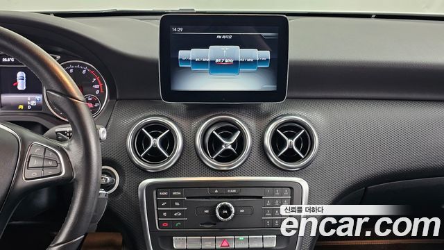 Mercedes-Benz A-Class (W176) A200 2017 — фото 14