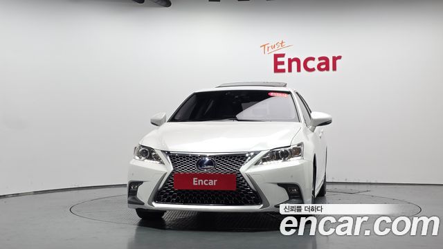 Lexus CT200h 1.8 Supreme ZWA10 2018 — фото 3