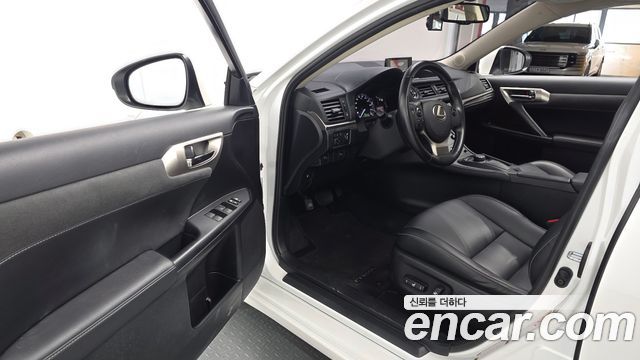 Lexus CT200h 1.8 Supreme ZWA10 2018 — фото 10