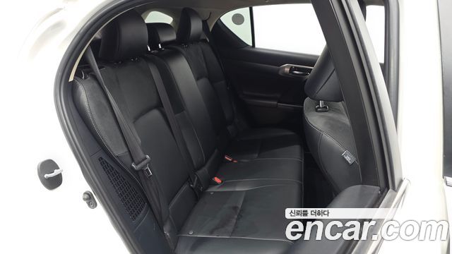 Lexus CT200h 1.8 Supreme ZWA10 2018 — фото 11