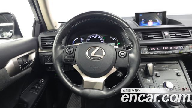 Lexus CT200h 1.8 Supreme ZWA10 2018 — фото 12